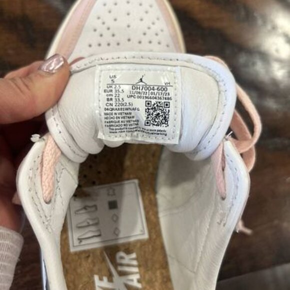 Nike Air Sneakers US 5 in White/Pink - Picture 3 of 3